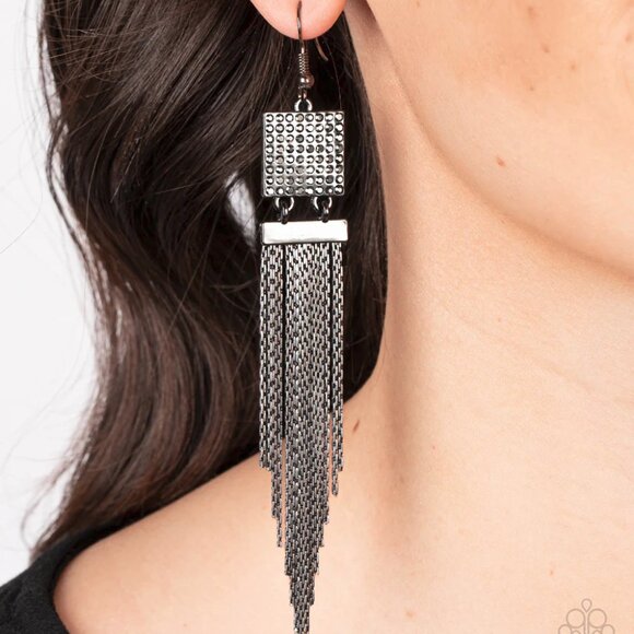 Paparazzi Jewelry Accessories - Dramatically Deco - Black Earrings - Vintage - Picture 3 of 4